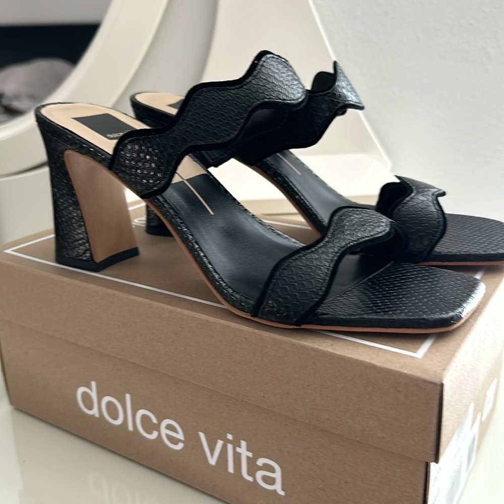 🥳HP🥳🔥Dolce Vita Onyx Embossed Leather Heels🔥
